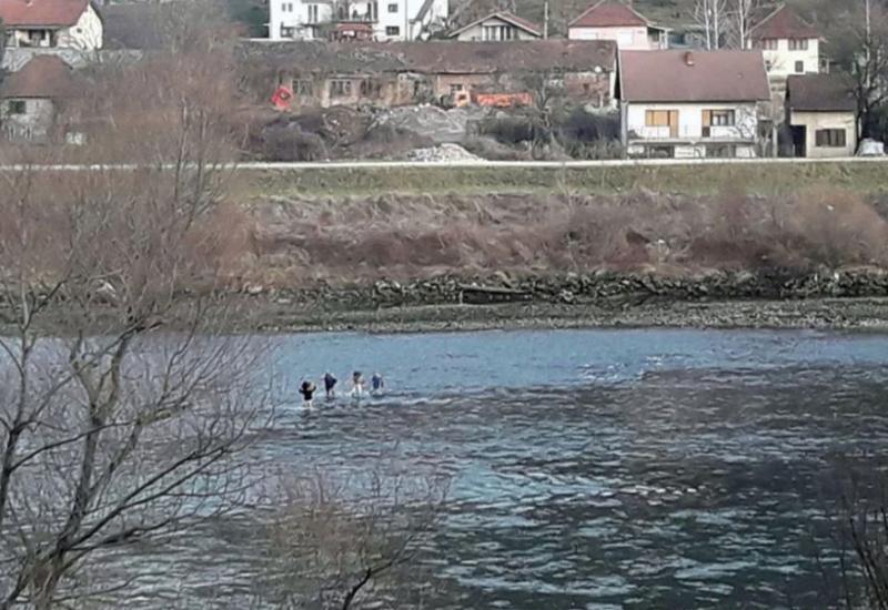 Migranti pokušali preplivati nabujalu Drinu, samo jedan je uspio doći do cilja