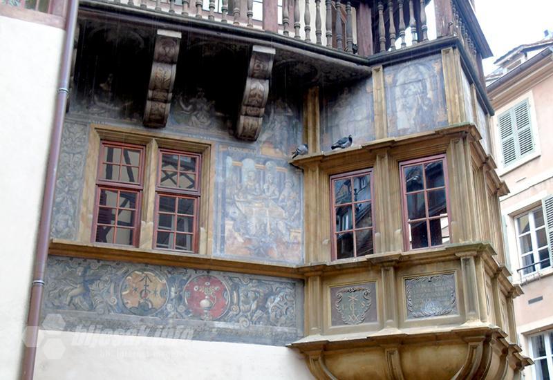 Detalj s fasade Kuće Pfister - Colmar, metropola elzaškog Dekapolisa na sredokraći između Strasbourga i Basela