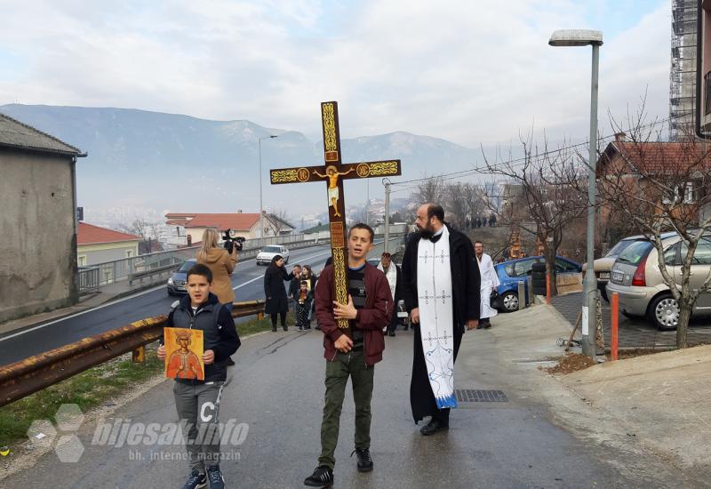 Mostar: Pravoslavni vjernici litijom dali podršku braći u Crnoj Gori