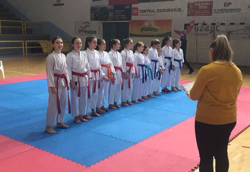 Novih 6 medalja za mostarske karatiste - Karate klub 
