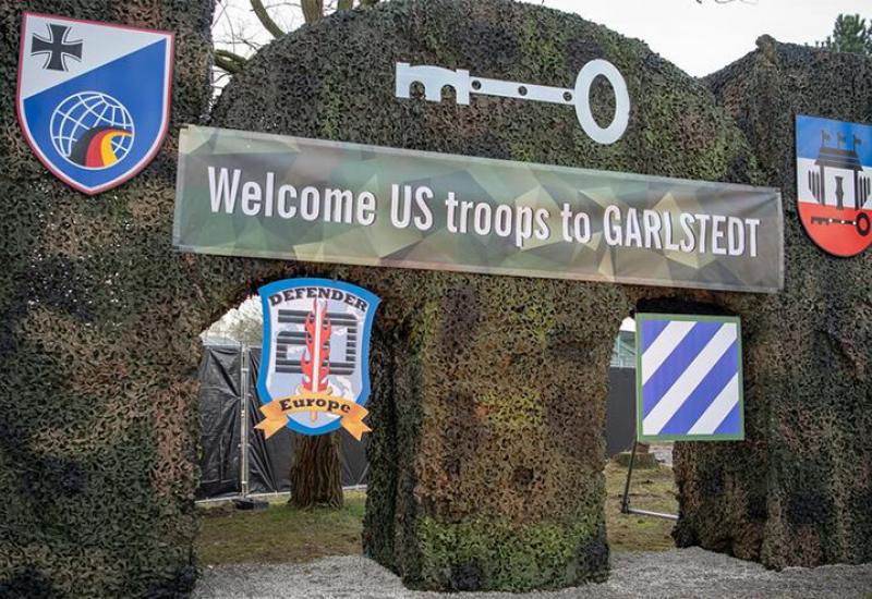 Ulaz u šatorsko naselje u njemačkom Garlstedtu pripremljeno za američke vojnike - 20.000 američkih vojnika stiže u Europu
