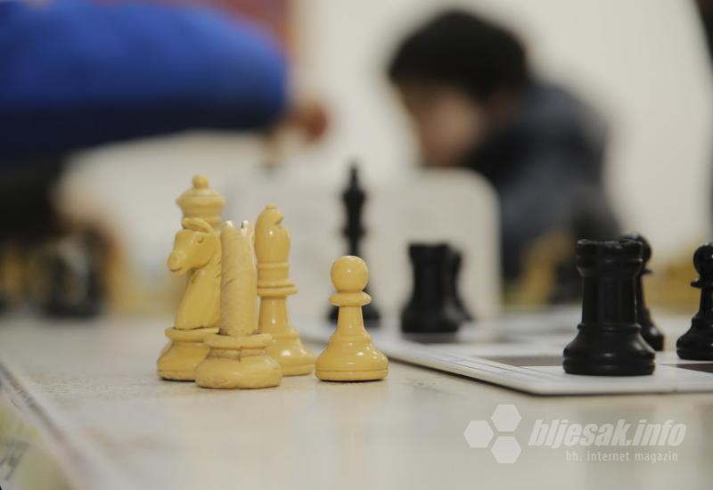 Mostar i šah: Male glave na putu do velikih mozgova 