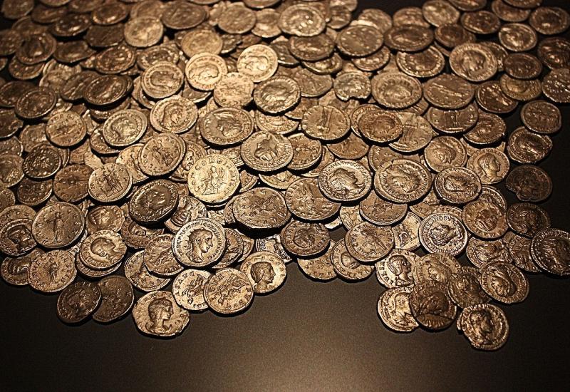 Policija zaplijenila gotovo 8.000 antičkih novčića ponuđenih na eBayu