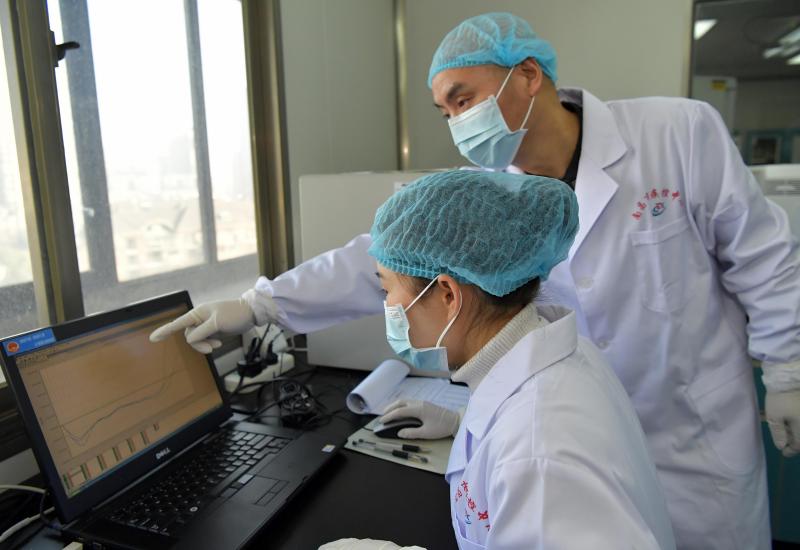  U Kini više od tisuću mrtvih od koronavirusa