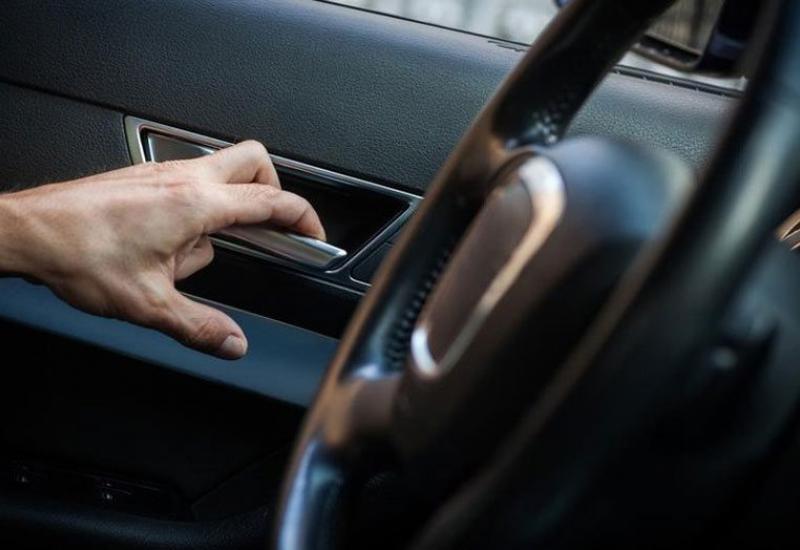 Znate li zašto je opasno otvarati vrata od autu lijevom rukom? 