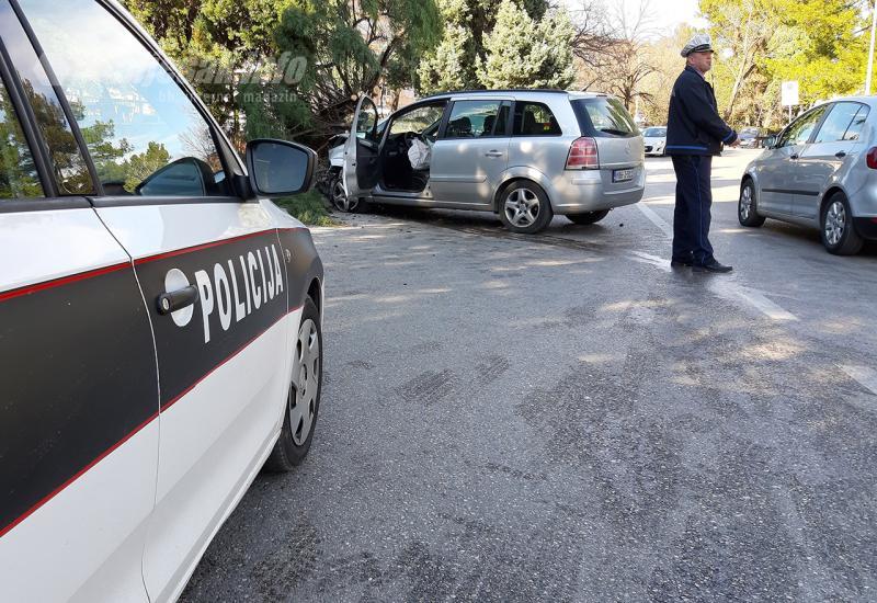 Policija je naizmjenično propuštala vozila - U sudaru dva Opela, ozlijeđene tri osobe
