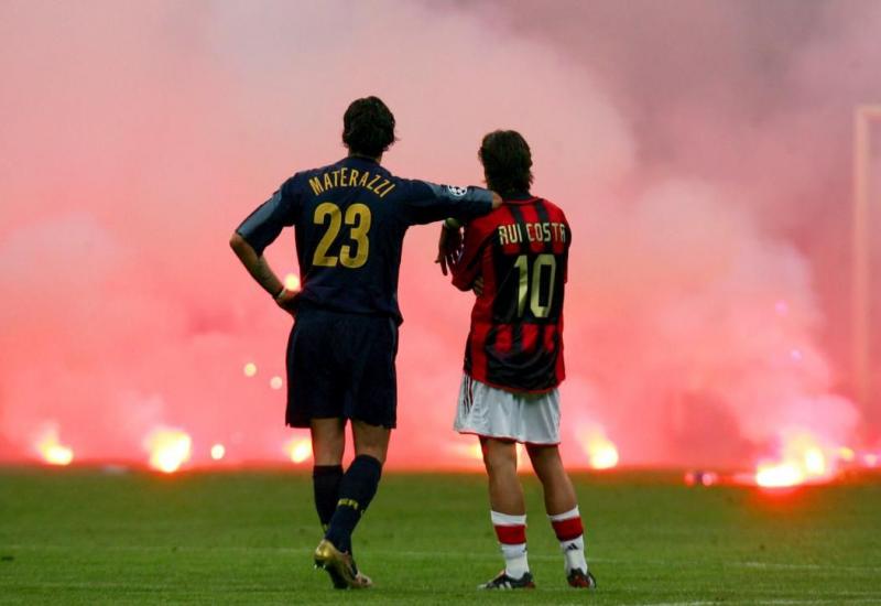 Materazzi i Rui Costa čekaju da se dim  - Milanski derby: Kako je nastalo najprijateljskije rivalstvo na svijetu