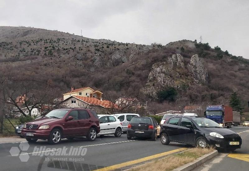 Mostar: Zbog sudara četiri vozila nastao prometni kaos - Mostar: Zbog sudara četiri vozila nastao prometni kaos