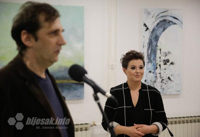 U Mostaru otvorena prva samostalna izložba Bugojanke Azre Hamzić