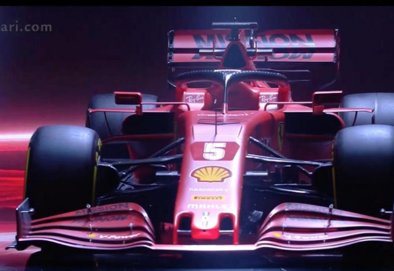 Novi bolid kultnog Ferrarija - Vettel i Leclerc dobili rogove: Ferrari predstavio novi bolid