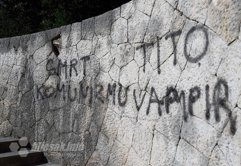 Novi grafiti na Partizanskom spomen groblju - 