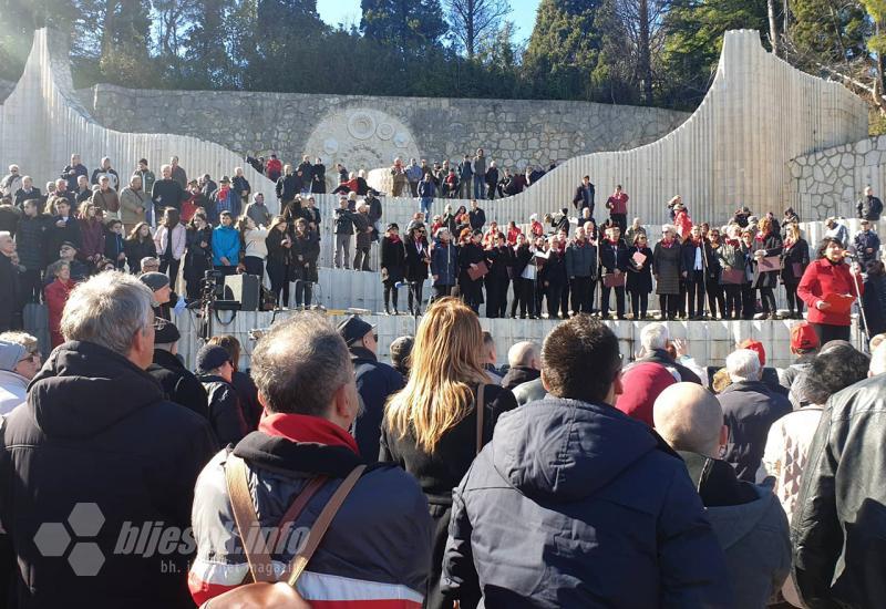 Svečanost na Partizanskom spomen groblju - Polaganjem vijenaca i dodjelom priznanja završeni Dani antifašizma u Mostaru