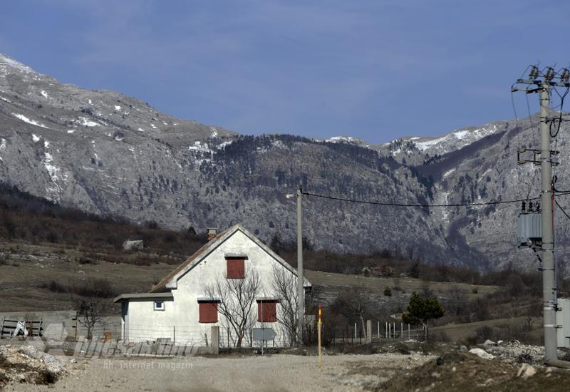 Kandić i ostali: Civili odvedeni u školu u selu Zijemlje