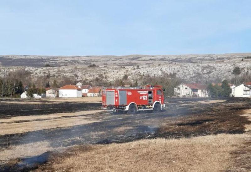 Vatrogasci su intervenirali - Tri požara u Tomislavgradu, izgorjele balarica i kosilica