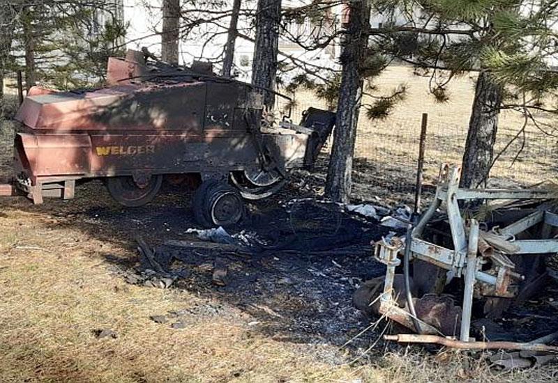 Izgorjele su balarica i kosilica - Tri požara u Tomislavgradu, izgorjele balarica i kosilica
