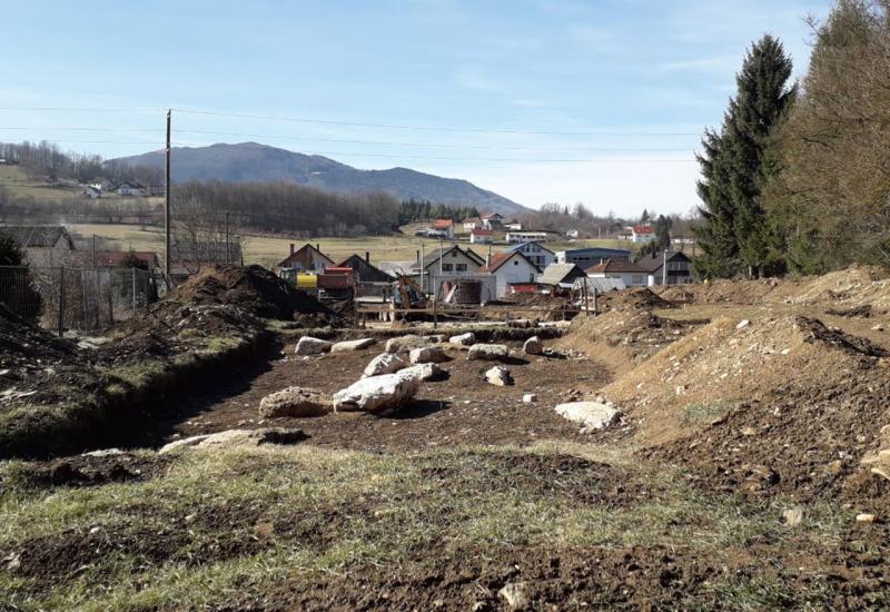 Jedinstven projekt u BiH: Nekropola stećaka ispod staklenog poda policijske stanice