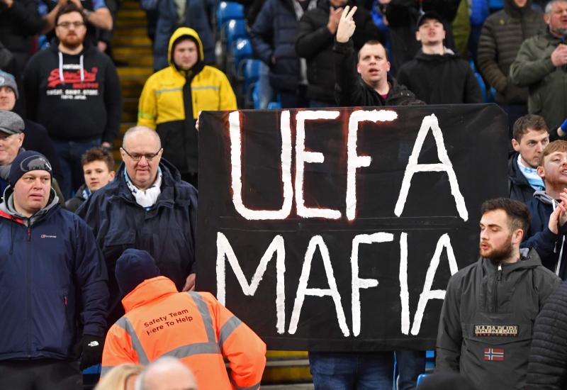 Poruka ''UEFA mafia'' sinoć i na polupraznom Etihadu