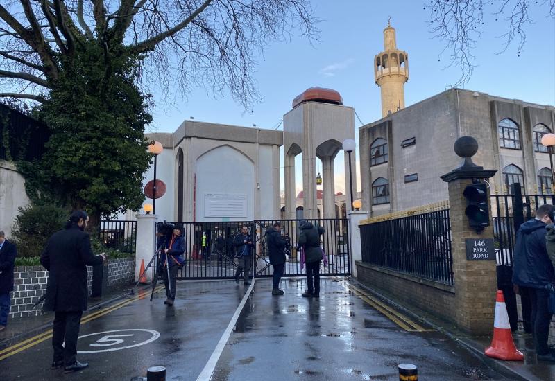 Napadač utrčao u džamiju i nožem napao vjerskog službenika