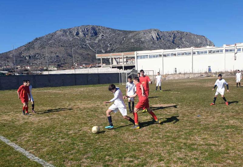 Utakmica između HNK Branitelj i NK Mostar - Ovako se prave nogometne zvijezde; utakmica između mladih nogometaša Branitelja i Mostara
