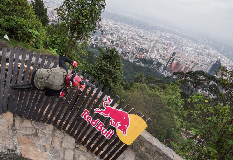 Red Bull Monserrate Cerro Abajo utrka - Čeh Tomaš Slavik pobjednik najduže biciklističke utrke spusta na svijetu