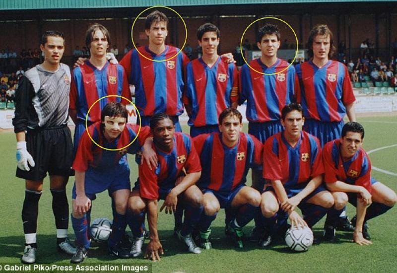 Sjajni U-15 tim Barcelone 2003. godine; Gornji red: Dani Plancheria, Jose Hinojosa, Gerard Pique, Marc Valiente, Cesc Fabregas, Roger Giribet. Donji red: Lionel Messi, Franck Songo - Messijeva odšteta je 700 milijuna eura