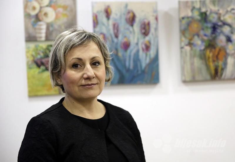 Izložba slika Fragmenti srca, autorice Sanele Kamerić Demirović - Mostarka podijelila sa sugrađanima svoju prvu javnu izložbu