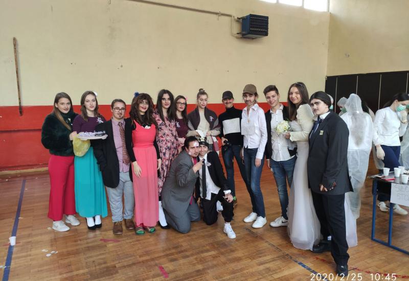 Mostarski srednjoškolci u maškarama: Veseli svatovi najbolja maska 
