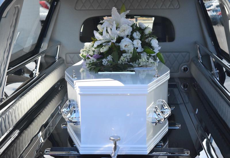 Ukrao pogrebnikovo vozilo, ali nije znao da je u njemu mrtvac