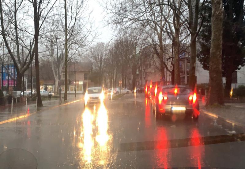 Poteškoće u prometu: Kiša, snijeg i jaki vjetar