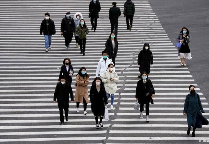U Šangaju svi imaju maske na licu, iako nije sigurno da one pomažu protiv virusa - Koronavirus se brže širi izvan Kine nego u Kini