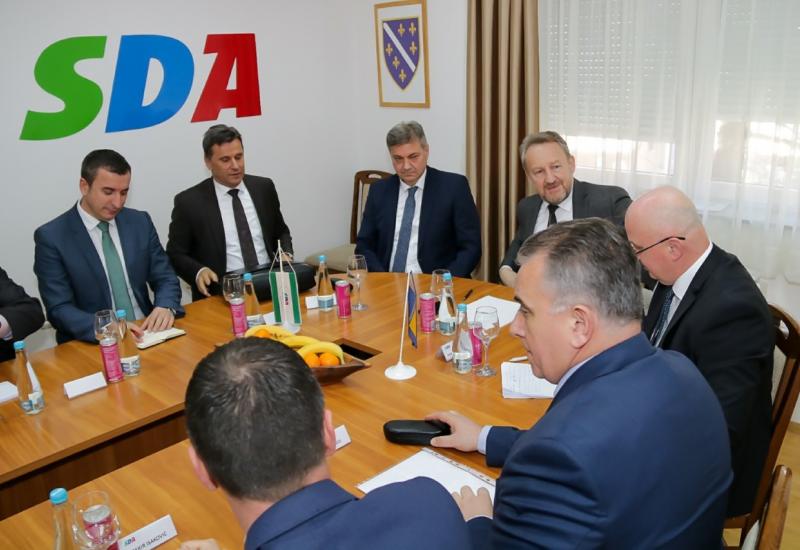 Izetbegović, Zvizdić i Novalić posjetili hercegovački SDA