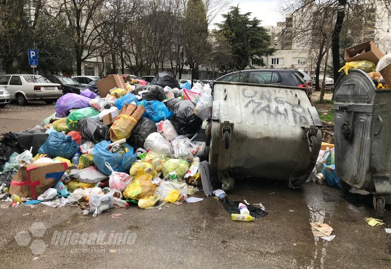 Iz Grada mole da se komunalni otpad odlaže u kontejnere 