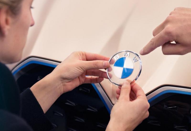 BMW nakon 23 godine promijenio logo