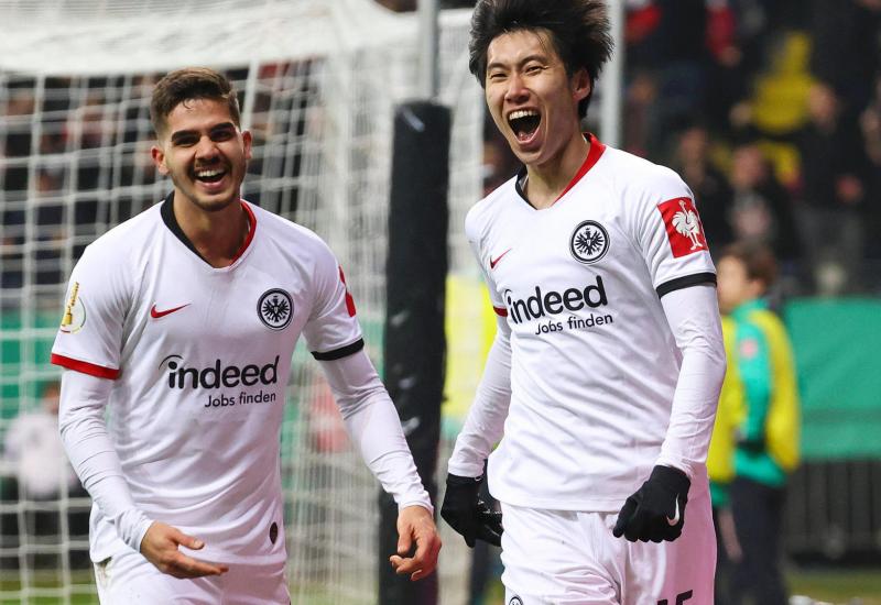 Nogometaši Eintrachta prošli su u polufinale kupa - Kup Njemačke: Bayernu i Saarbueckenu se pridružili Eintracht i Bayer