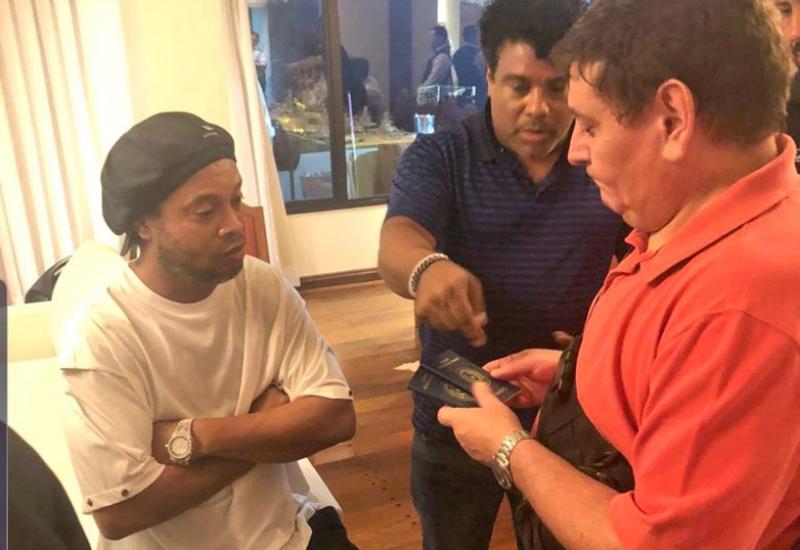 Ronaldinho u Paragvaju uhićen s lažnom putovnicom