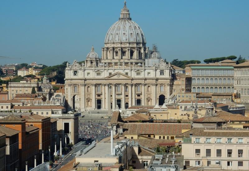 Italija otvara restorane, Vatikan baziliku svetog Petra