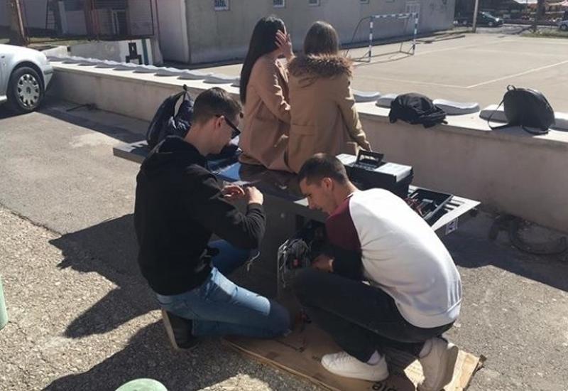 Livanjski srednjoškolci izradili pametnu klupu - Livanjski srednjoškolci izradili 