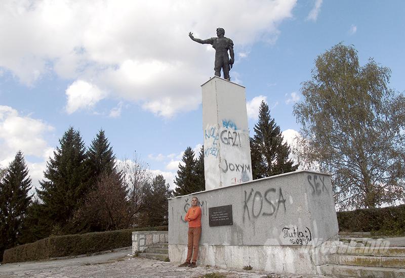 Spomenik poginulim partizanima - Sokolac: Romanijo, visokoga visa…