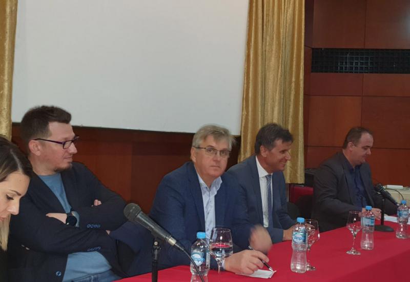 Na sastanku u Tuzli - Poručili Novaliću: Prestani pričati o reformama, nego ih hitno provodi