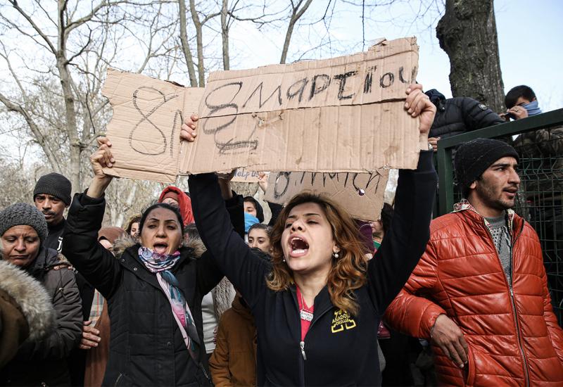 Prosvjed grupe žena koje žele preći u Grčku