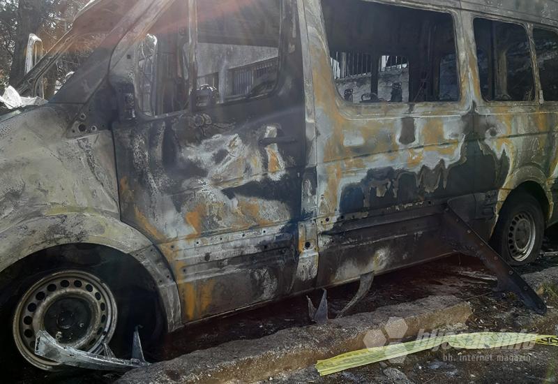 U požaru uništeno kombi vozilo na Tržnici - U požaru uništeno kombi vozilo na Tržnici
