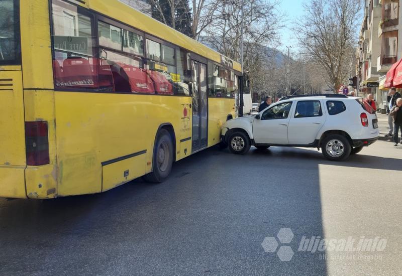 'Susret' u Mostaru: Bus i Dacia na raskrižju