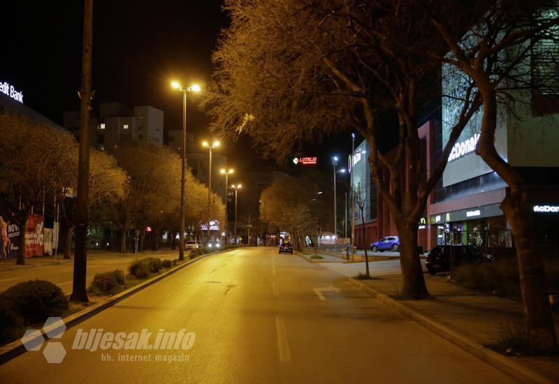 Prvu noć u Mostaru pod posebnim režimom u prevenciji širenja koronavirusa - Puste mostarske ulice: Svi u domovima