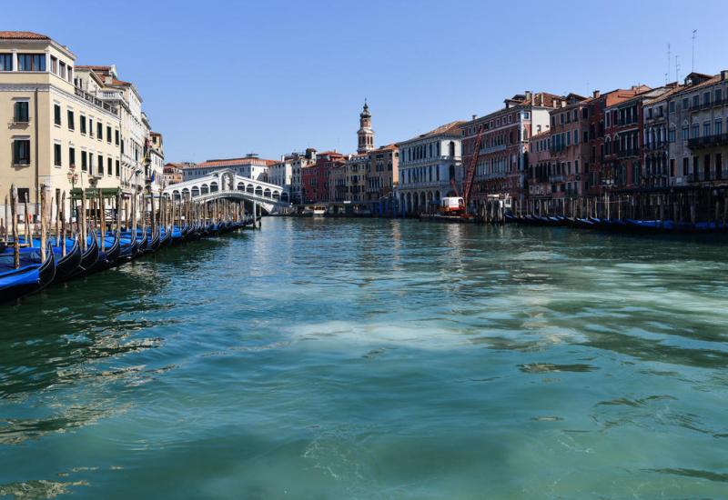 Korona očistila Veneciju: "Voda u kanalima prozirna, vide se čak i ribe"