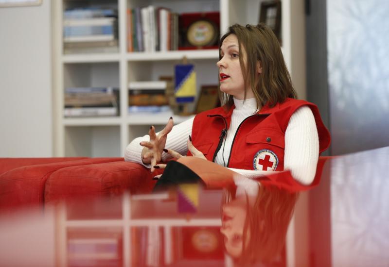 Crveni križ FBiH: Mobilni timovi i telefon za psihosocijalnu podršku