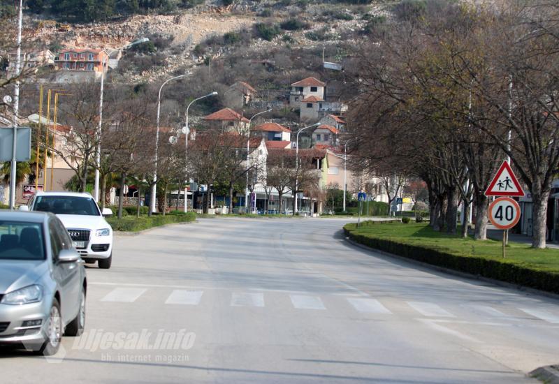 Prazne ulice u Čapljini - Čapljina: Građani disciplinirani, mladi volonteri pomažu starijim osobama