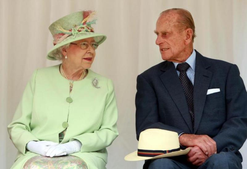 Britanski kraljevski par - Panika u Buckinghamskoj palači: Kraljičin zaposlenik ima koronavirus!