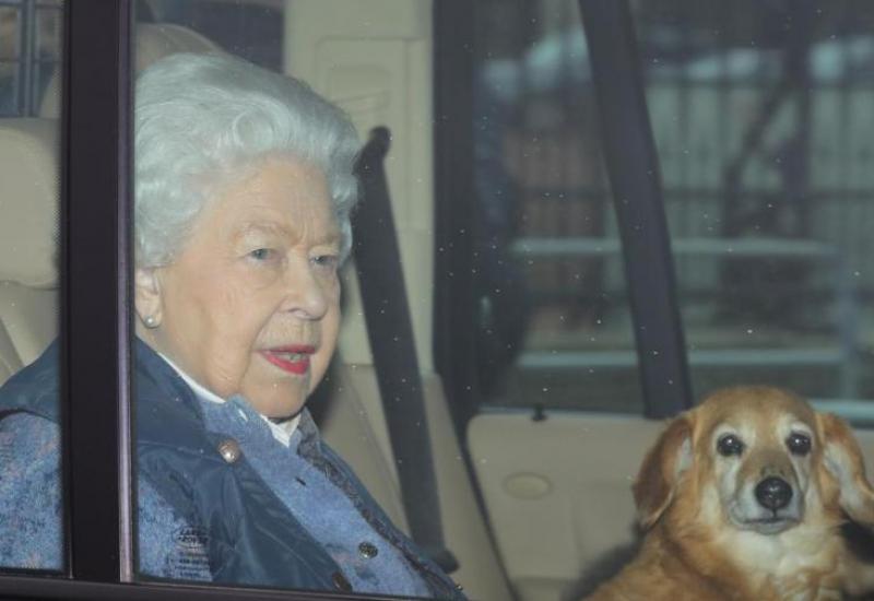 Kraljica Elizabeta II. u trenutku kad napušta London - Panika u Buckinghamskoj palači: Kraljičin zaposlenik ima koronavirus!