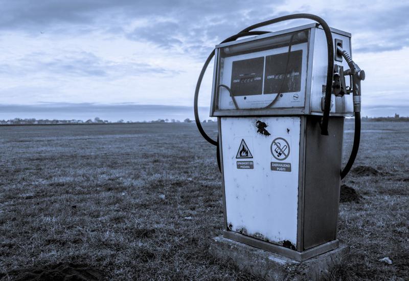 Cijene nafte zabilježile najveći tjedni skok u povijesti, više od 30 posto