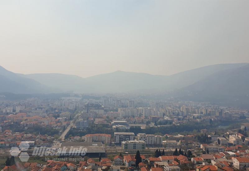 Vjetar dim nosi prema Širokom Brijegu - Požar u blizini Mostara - problem zadaje nepristupačan teren i vjetar